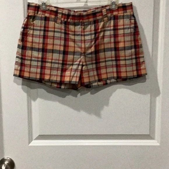 American Eagle Outfitters Plaid Shorts Size 8 - Picture 2 of 9